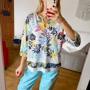 BETTY Floral Print Women's V-Neck Top in Multicolor 🪻